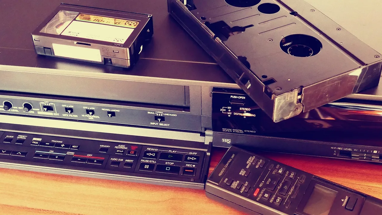 Handy USB Cassette Player and Tape-to-MP3 Digital Converter
