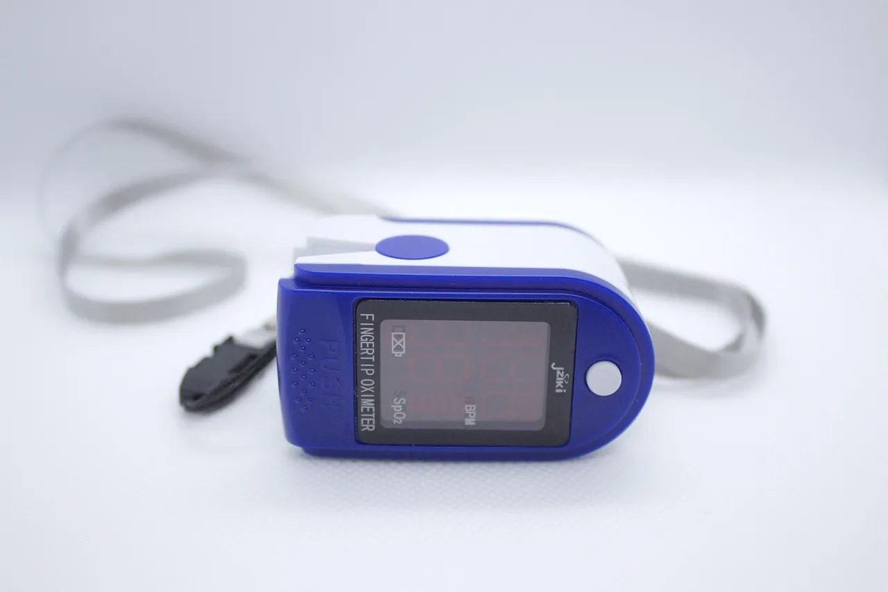 Facelake ® FL400 Pulse Oximeter with Carrying Case, Batteries, Neck/Wrist Cord - Blue Facelake ® FL400 Pulse Oximeter with Carrying Case, Batteries, Neck/Wrist Cord - Blue
