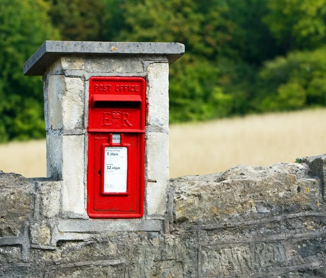 Column mounted mailbox - Protection Against Identity Theft by Locking Mailboxes in Residential Areas