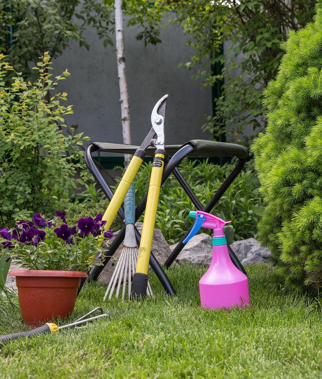 How To Save Money When Buying Gardening Tools